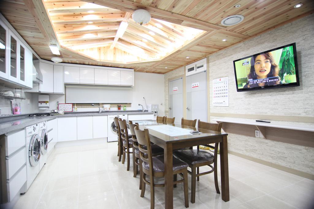 Easy Guesthouse Changwon Esterno foto